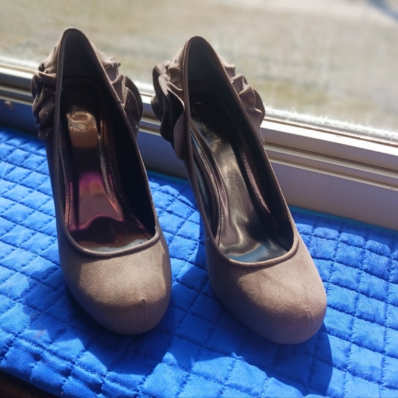 Size 9 New Deep lavender Rogue heels - Picture 3 of 5